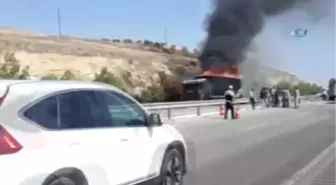 Manisa'da Seyir Halindeki Tır Alev Alev Yandı