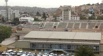 Gaziantep Kamil Ocak Stadyumu'nun Tribünleri Yıkılıyor