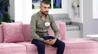 26 Yıldır Ailesini Arayan Genç Adam, Annesinin Öldüğünü Canlı Yayında Öğrendi