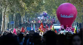Fransa'nın 100'den Fazla Kentinde Macron'a Protesto