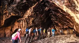 Kaçak Defineciler Van'ın Güzelliklerini Tahrip Ediyor