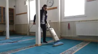 Nenehatun ve Ejder Spor Kulübü İzci ve Liderleri, Köşk Camiinin Temizliği Yaptı