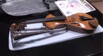 Yaptığı Borulu Lale Kemanı Müzik Müzesine Hediye Etti