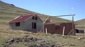 Yayla ve Meralardaki Kaçak Yapılar Yıkılıyor