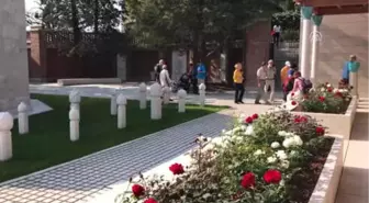 Gül Baba Türbesi'ne Ziyaretçi İlgisi