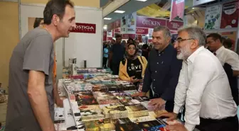 Kitap Fuarı'na İki Günde 150 Bin Ziyaretçi