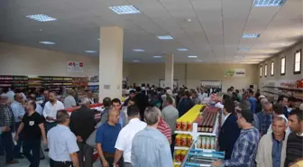 Torbalı'daki Sosyal Markete Görkemli Açılış