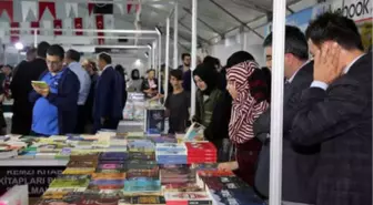 88 Yaşında Okuma Yazma Öğrendi, Kitap Günleri Etkinliğine Katıldı