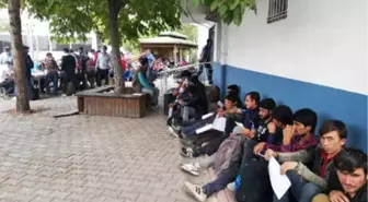 Diyarbakır'da 3 Minibüsten 126 Kaçak Göçmen Çıktı