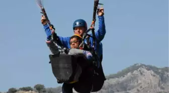 Engelliler, Yamaç Paraşütüyle Babadağ'dan Atladı