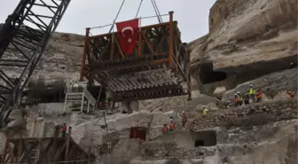 Hasankeyf'te 600 Yıllık Kale Kapısının İkinci Kısmı da Taşındı