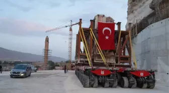 600 Yıllık Hasankeyf Kale Kapısı Taşındı