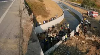 İzmir'de 23 Göçmenin Hayatını Kaybettiği Kazayla İlgili 11 Kişi Tutuklandı