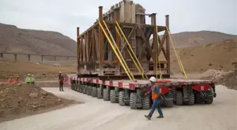 Hasankeyf Kalesi'nin Orta Kapısı Taşındı