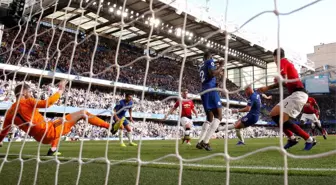 Chelsea, Manchester United ile 2-2 Berabere Kaldı, Mourinho Son Dakikada Gelen Gol Sonrası Çılgına Döndü