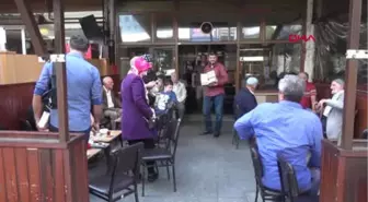 Rize Sokaklarda Kitap Dağıttılar