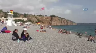 Antalya'da Deniz, Kum ve Güneş Sezonu Kapanmadı