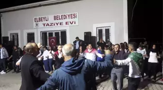 Elbeylili Gençlere Asker Kınası Yakıldı