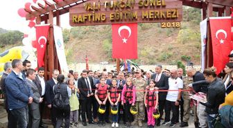 Türkiye'nin İlk Rafting Eğitim Merkezi Tunceli'de Açıldı