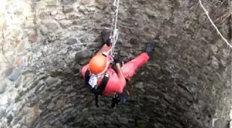 18 Metrelik Kuyuya Düşen Yavru Kedi Kurtarıldı