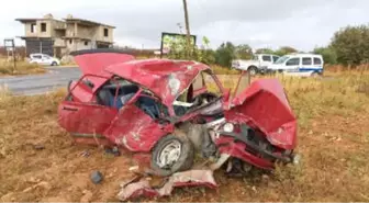 Kum Yüklü Kamyon, Otomobile Çarptı: 3 Ölü, 2 Yaralı (2)