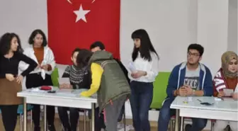 Ünlülerin Desteklediği Lisedeki Başkanlık Seçimini Hakan Çelik Kazandı