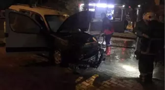 Otoparktaki Hafif Ticari Araç Yandı