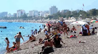 Antalya Sahillerinde Bayram Yoğunluğu