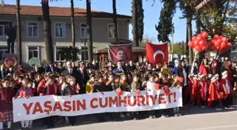 Dursunbey'de Cumhuriyet Coşkusu