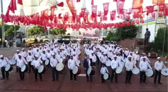 Maltepe Cumhuriyet'i Davullarla Karşıladı