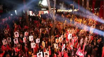 Bağdat Caddesi Kırmızı Beyaza Büründü