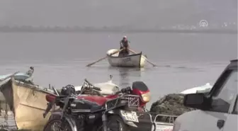 Marmara Gölü'nde Sular Çekiliyor