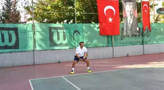 Soner Çetin Teniste Şampiyon