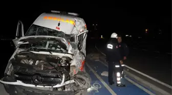 Antalya'da Hasta Bebeği Taşıyan Ambulans ile Tır Çarpıştı: 3 Yaralı