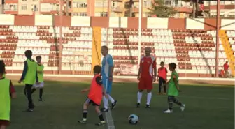 Futbolun Efsaneleri, Hatay'da Çocuk ve Gençlerle Buluştu