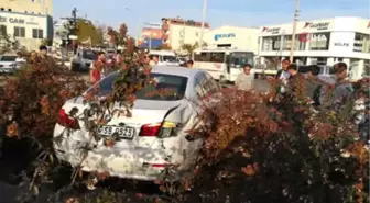 Gebze'de İki Otomobil Çarpıştı: 2 Yaralı