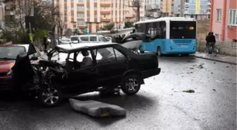 17 Yaşındaki Genç, Otomobille Halk Otobüsüne Çarparak Ağır Yaralandı