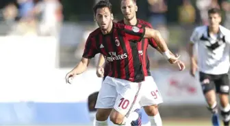 İtalyan Basını, Milli Oyuncu Hakan Çalhanoğlu'nun Milan'dan Ayrılabileceğini Yazdı