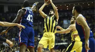 Haftanın Kapanış Maçında Fenerbahçe, Anadolu Efes'i 86-79 Mağlup Etti