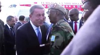 Milli Savunma Bakanı Akar Somali'de