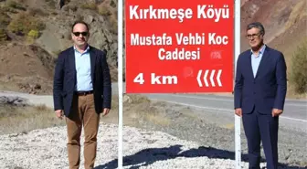 Köydeki Bir Caddeye 'Mustafa Vehbi Koç'un' İsmi Verildi, Aile Teşekkür İçin Temsilci Gönderdi