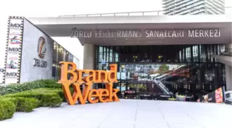 Brand Week Istanbul'da Ünlüler Geçici