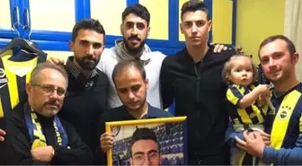 Fenerbahçeli Futbolcular, Koray Şener'in Ailesini Ziyaret Etti