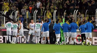 Alanyasporlu Futbolcular, Koray Şener İçin Kale Arkası Tribününe Çiçek Bıraktı