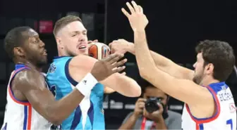 Anadolu Efes-Türk Telekom: 87-59