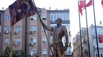 Atatürk'e Benzemeyen Heykel Yeniden Tasarlanacak