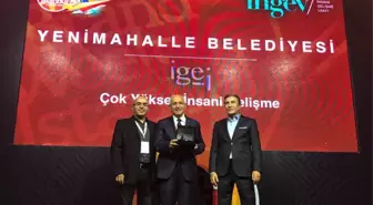 İnsani Gelişme Zirvesi'nde Yenimahalle'ye Plaket