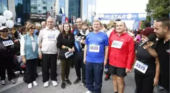 Lefkoşa Turkcell'le Koşuyor' Maratonu Binlerce Kişinin Katılımıyla Gerçekleşti