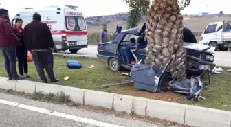 Otomobil Ağaca Çarptı: 2 Yaralı