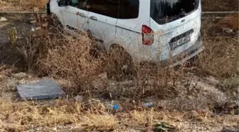Otomobil Bahçeye Daldı: 2 Yaralı